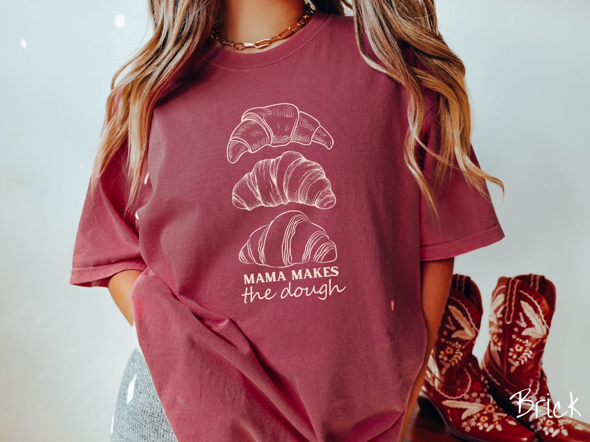 Mama Makes The Dough Croissant Outline Comfort Colors Shirt, Minimalistic Pun Sourdough Tee, Bread Maker Gift T-Shirt, Funny Baking Tee