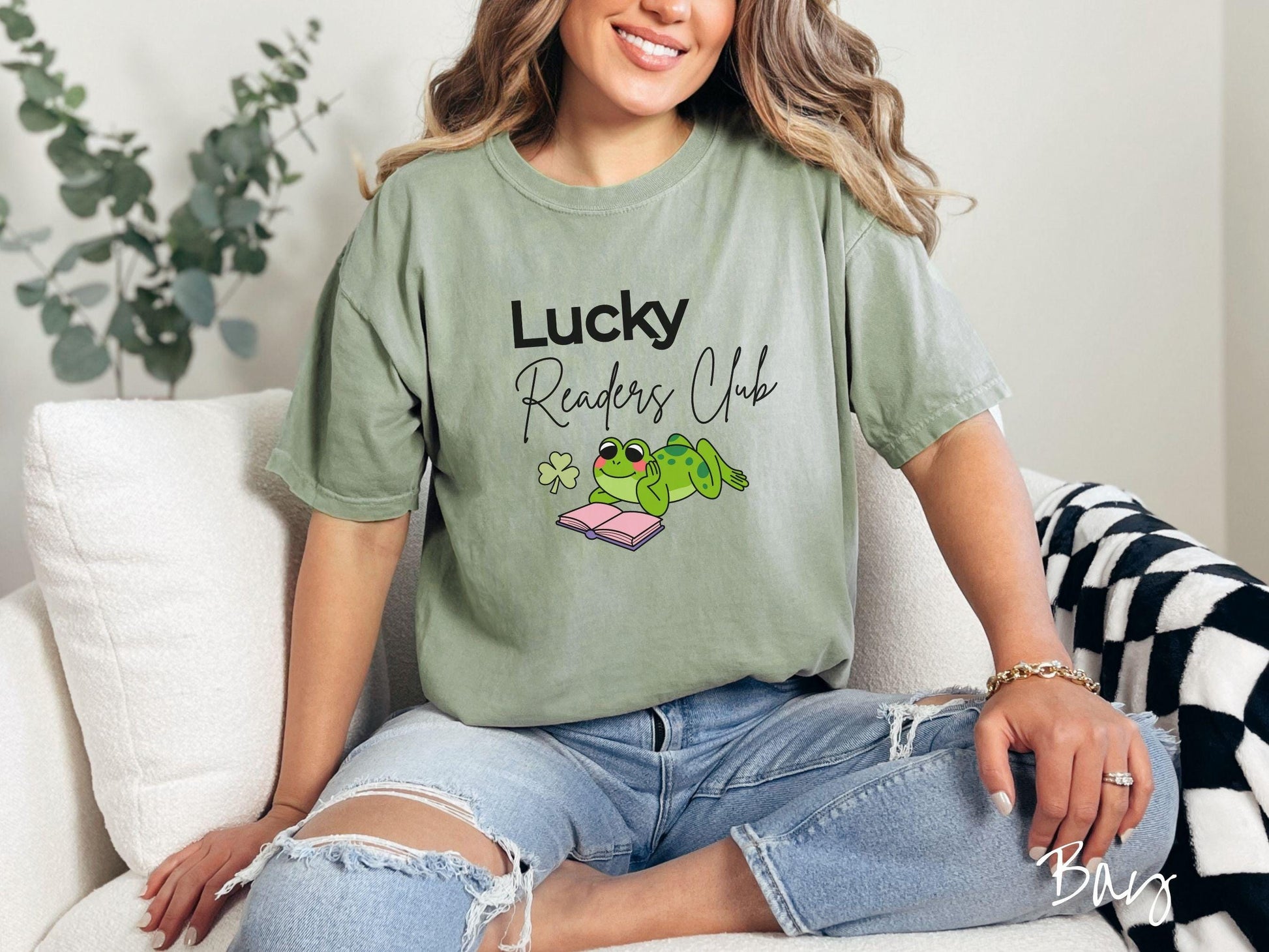 St Patricks Day Reading Teacher Shirt, Lucky Teacher Shamrock Tee, Classroom Holiday Shirt for Educators, Book Club Tee, Lucky Readers Club